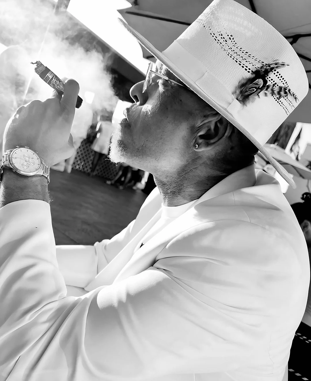 A guest in a white hat enjoying a Rose Gold Reserve